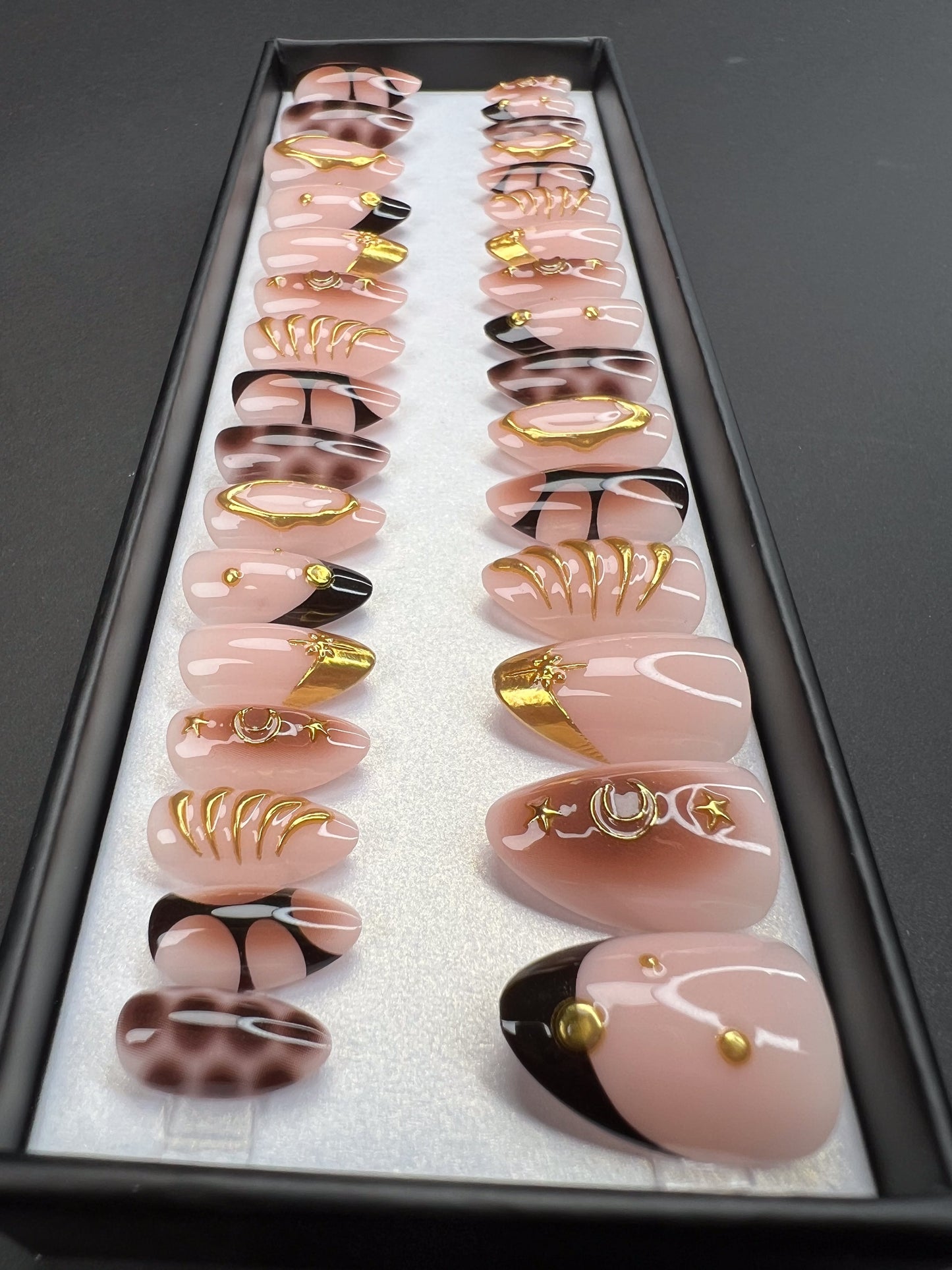 Royal Charm – سحر ملكي